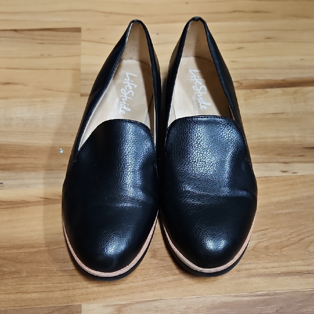 Life Stride Women's Black Leather Flats